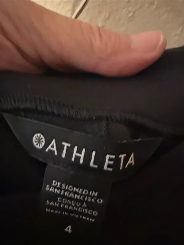 Athleta Eastbound Straight Leg Pants size 4 Black - Image 4
