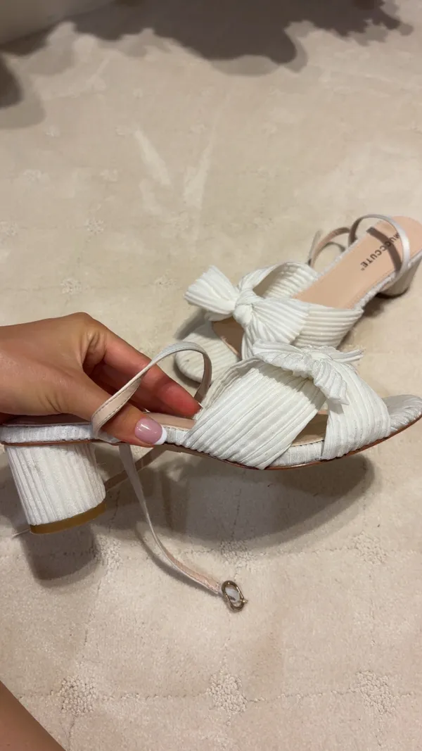 Gucci white heels with a bow size 9 for hoco/ prom/ homecoming/ graduation/ parties - Image 3