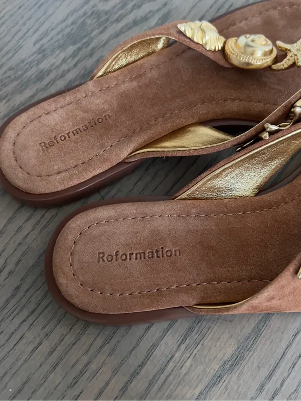 Reformation Jessie Flip-Flop Sandals Flip Flops in Rum Suede NWOB - Image 5