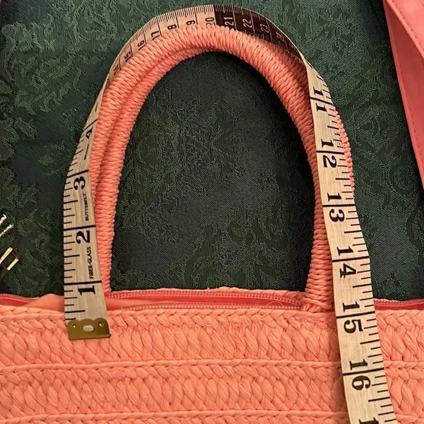 Crossi NWT pink woven straw handbag with handles and removable crossbody strap - Image 6