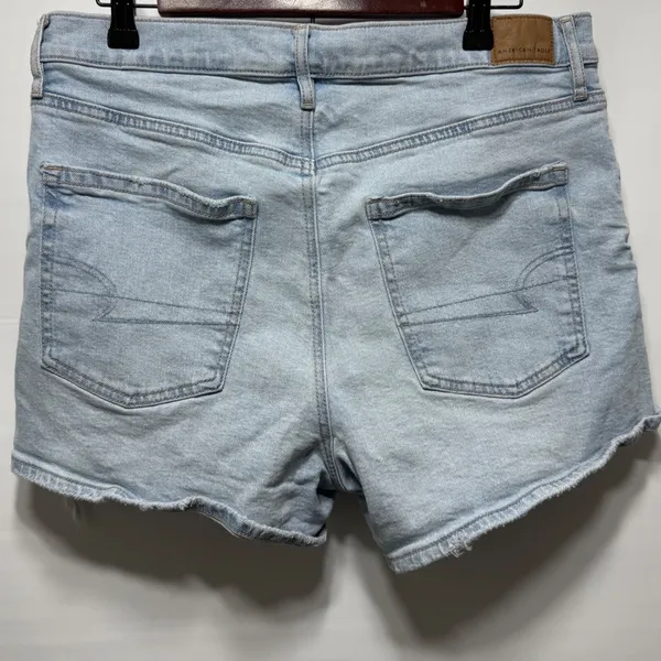American Eagle Denim Shorts Relaxed Cut Off Size 12 Light‎ Wash - Image 2