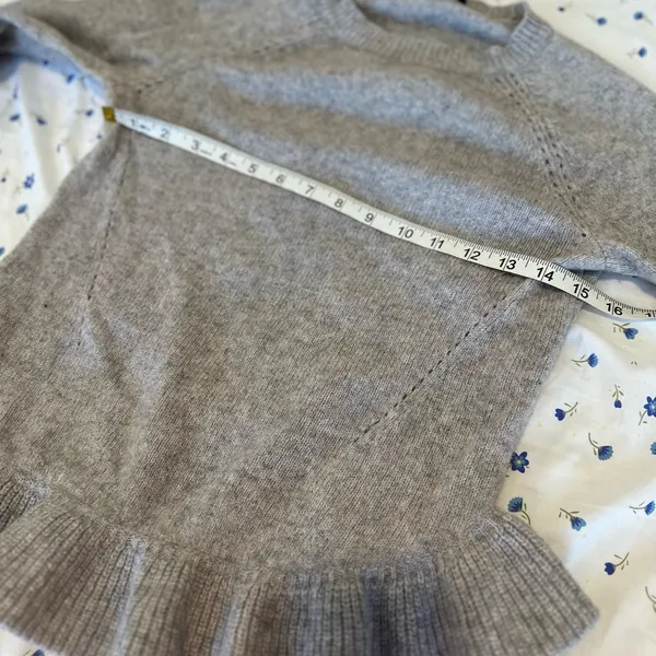 Ann Taylor Sz:M Wool Cashmere Gray Ruffle Hem Pullover Crew Neck Sweater. - Image 5