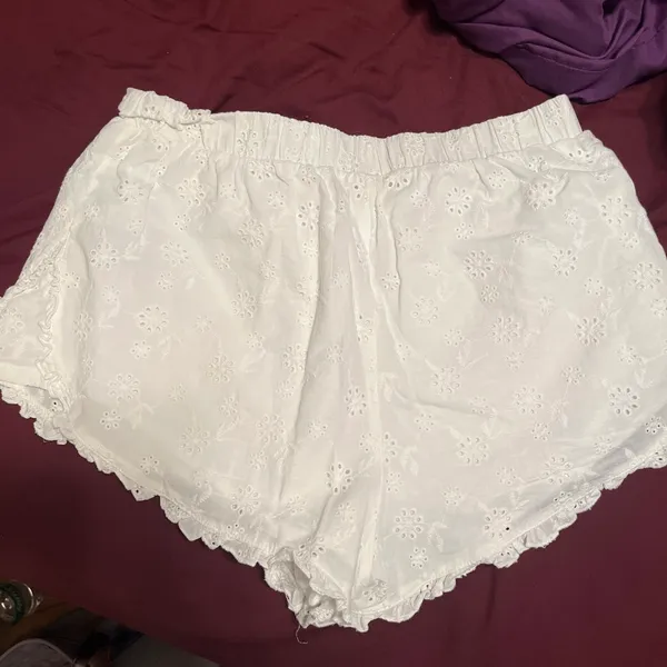 Celebrity Pink white shorts - Image 2