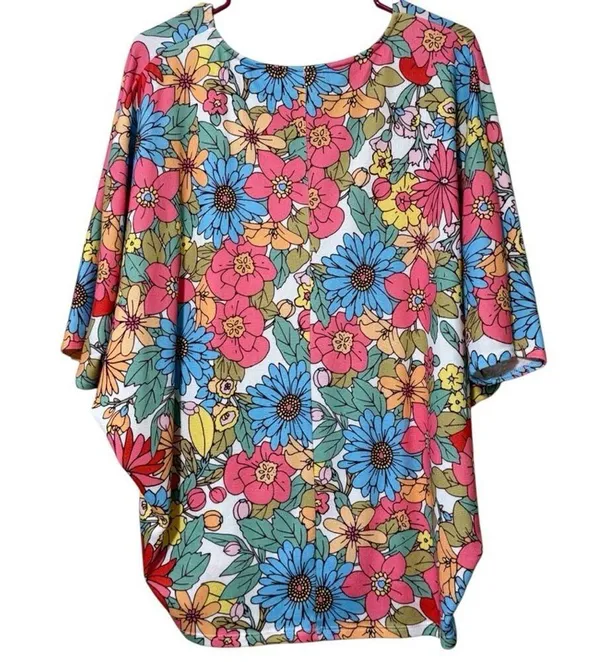 First Love Floral Multicolor Women's Top size medium v-neck stretchy springtime - Image 7