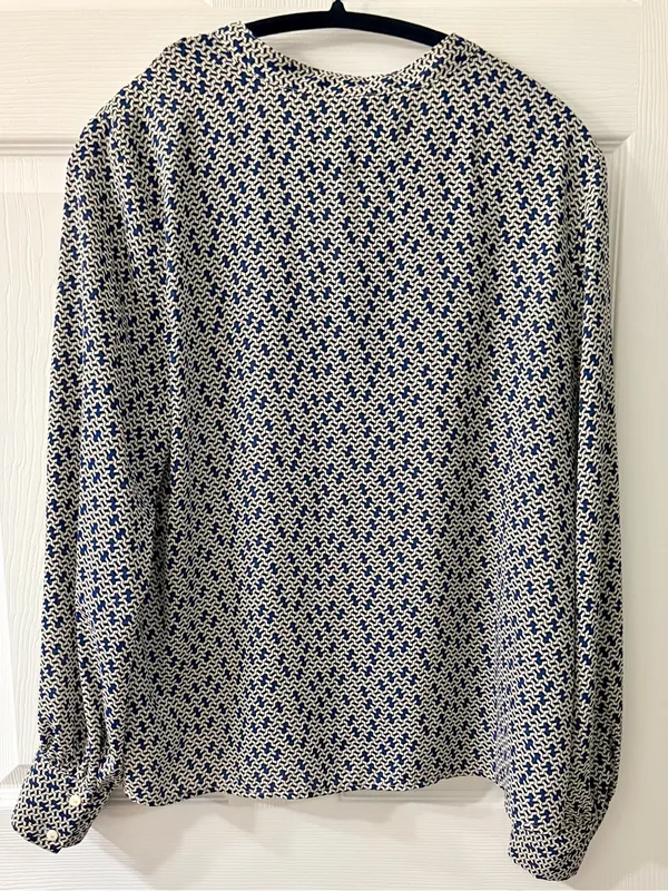 Worthington Blue & White Geometric Design Long-Sleeve Blouse size L - Image 2
