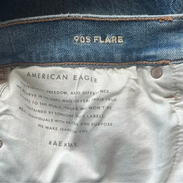 American Eagle Light Wash Distressed Flare Jean Size 12 Long - Image 4