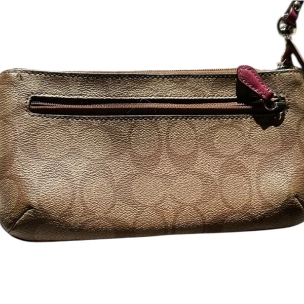Coach Payton Signature C Go-Go Wristlet. Strap has some cracking. Original Tag - Image 5