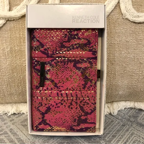 Kenneth Cole Reaction - Large Wallet -  Pink - Image 4