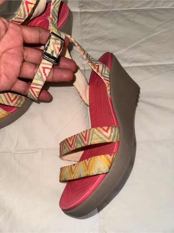 CROCS Brown Wedge Sandals with Multicolor Chevron Straps - Image 4