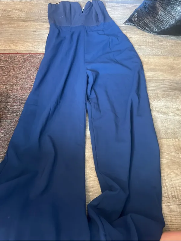 Tobi Navy Strapless Deep V Flowy Jumpsuit - size M - Image 11