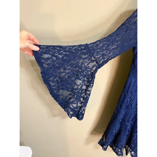 Altar'd State Blue Lace Bell Sleeve Open Back Mini Dress NWT M‎ Romantic Whimsy - Image 4