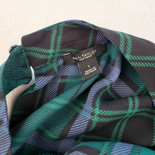 Ann Taylor Green Plaid Mock Neck Pintuck Blouse Long Sleeve Large - Image 3