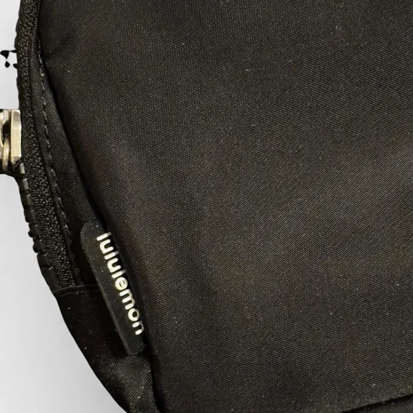 Women’s Signature Lulu Everywhere Belt Bag Light Athletic Travel Fanny Pack - Image 5