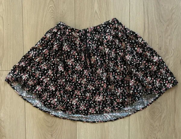 Floral Skater Style Skirt - Image 3