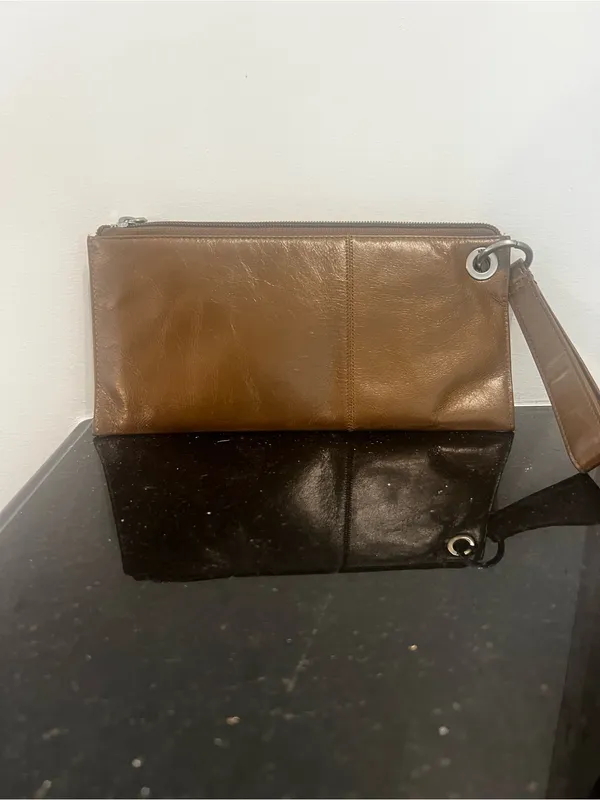 HOBO Vida Wristlet In Polished Leather - Truffle - Image 5