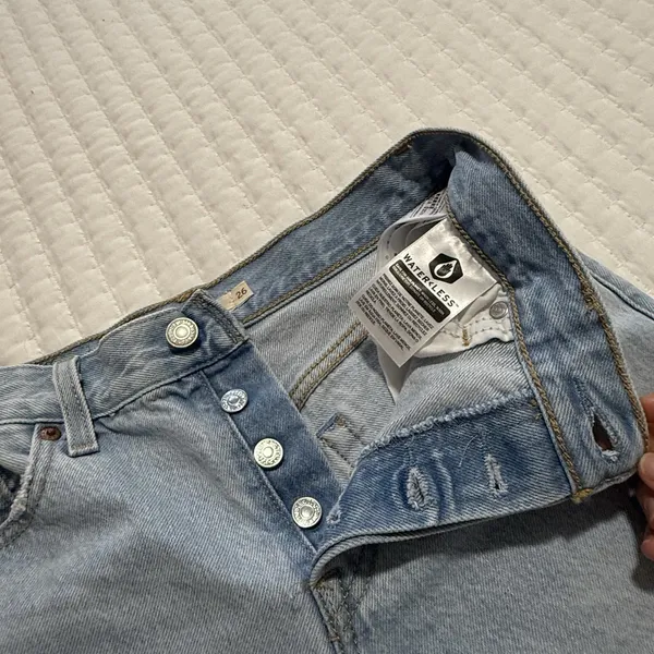 Levi’s Wedge Short Blue Denim High Rise Shorts 26 Waist Raw Hem Distressed - Image 6