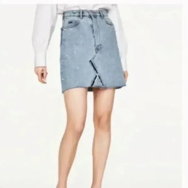 Zara Pearl Denim Skirt size small - Image 3
