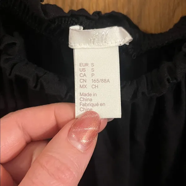 H&M Women’s Black Off The Shoulder Flare‎ Sleeve Ruffle Trim Blouse Small - Image 4