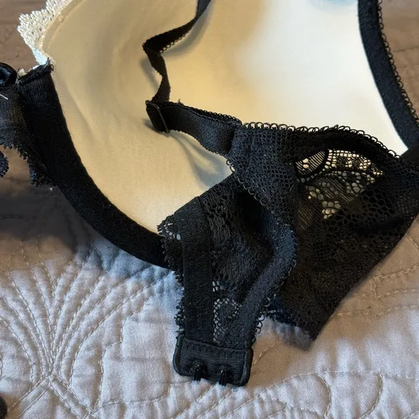 Victoria's Secret Black and Cream Lace Bra. 32-D - Image 6