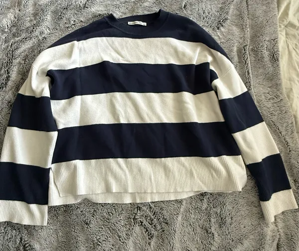 Abercrombie Sweater - Image 2