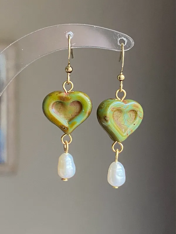 Handmade unique quality Czech glass heart bead fairy boho vintage retro style earrings🌿✨ - Image 2