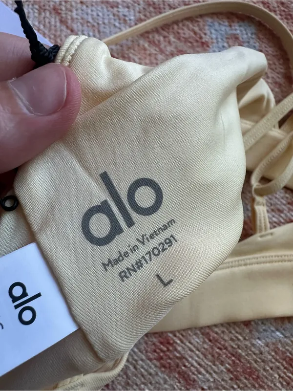 NWT alo yoga splendor bra candlelight yellow white size large sold out limited - Image 6