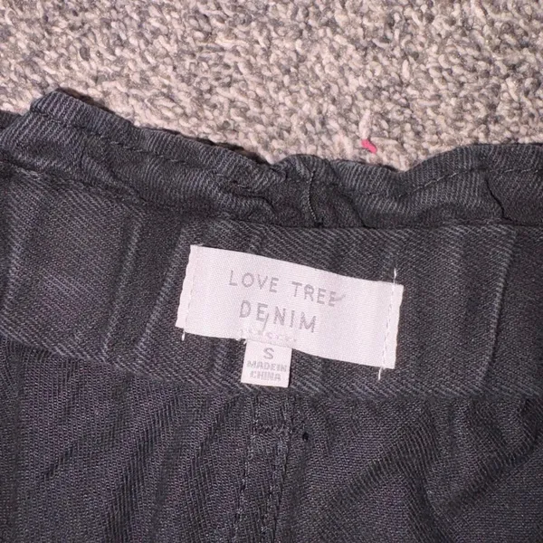 Love Tree Black denim shorts with distressed details, size S - Image 2