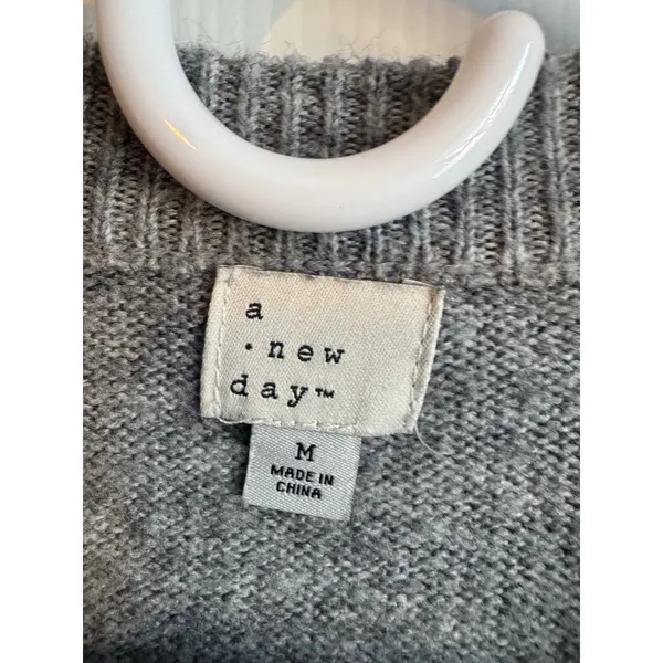 A New Day Women's Gray Knit Sweater‎ Size Medium Crewneck Lightweight Pullover - Image 2