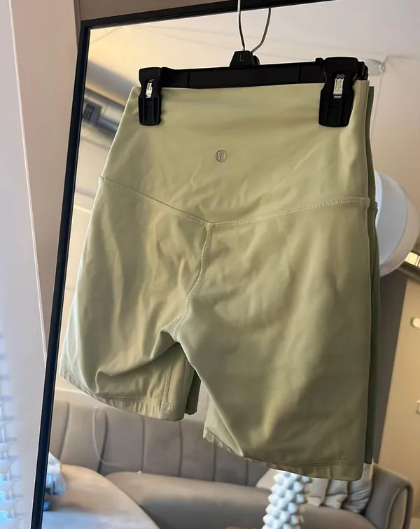 Lululemon Yoga Align High-Rise Shorts 4” - Image 2