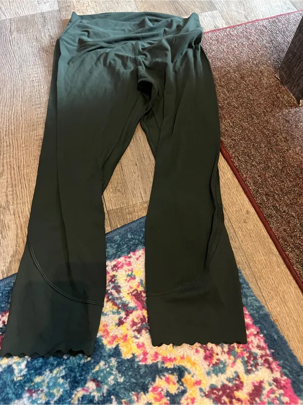 Lululemon Women’s Dark Green scalloped leggings - Image 3