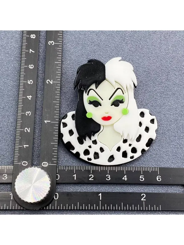 Creative Beauty Acrylic Brooch 🦩 Black - Image 5