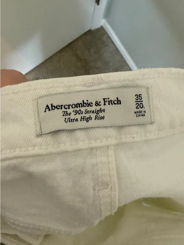 Abercrombie 90s Straight Ultra High-Rise Jeans - Image 3