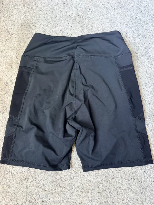We Cufflle Biker Shorts Black Size M - Image 3