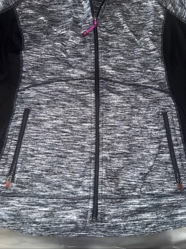 Tangerine Company women’s Gray Heather Full-Zip Jacket with Pink Accent - Image 9