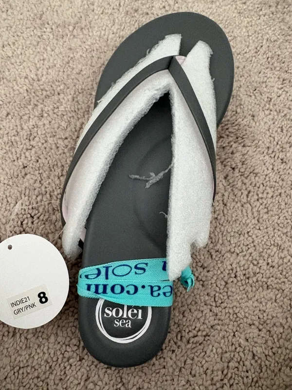 Solei Sea Women's Size 8 In Grey and Pink Flip Flops - Image 6