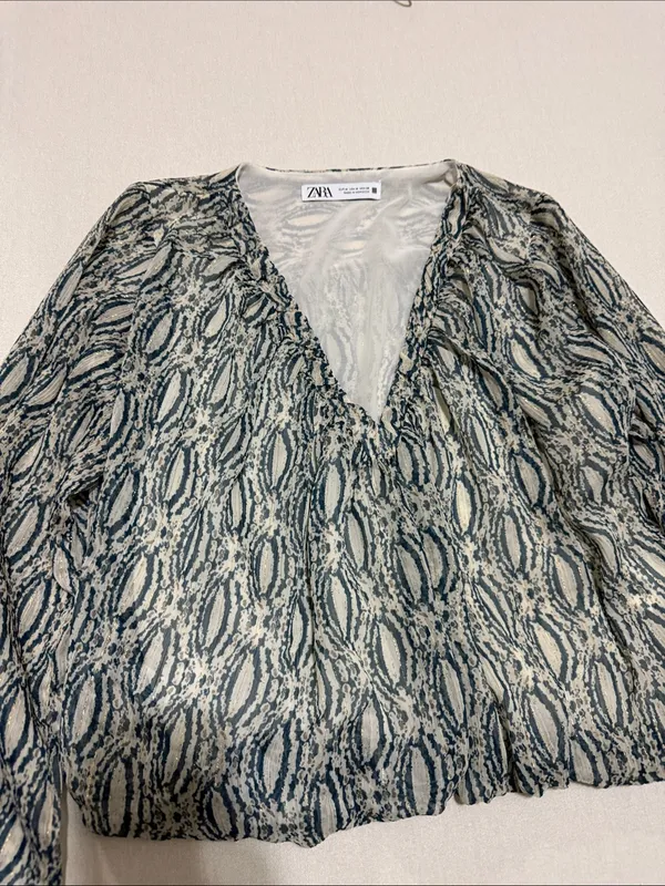 Zara Teal and Cream Printed V‑Neck Blouse - Image 3