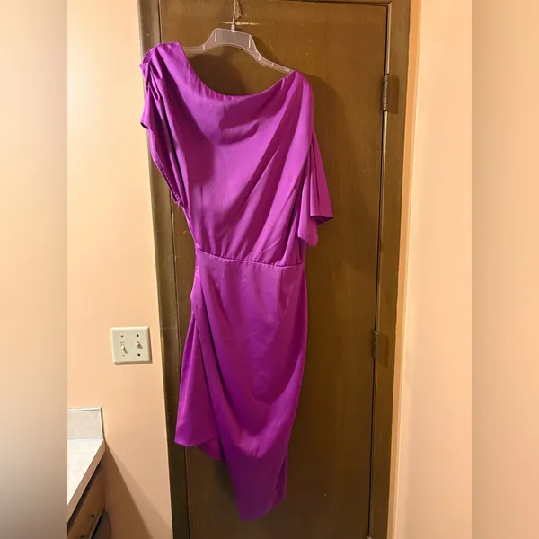 Elliatt Carson One-Shoulder Dress in Orchid - Image 3
