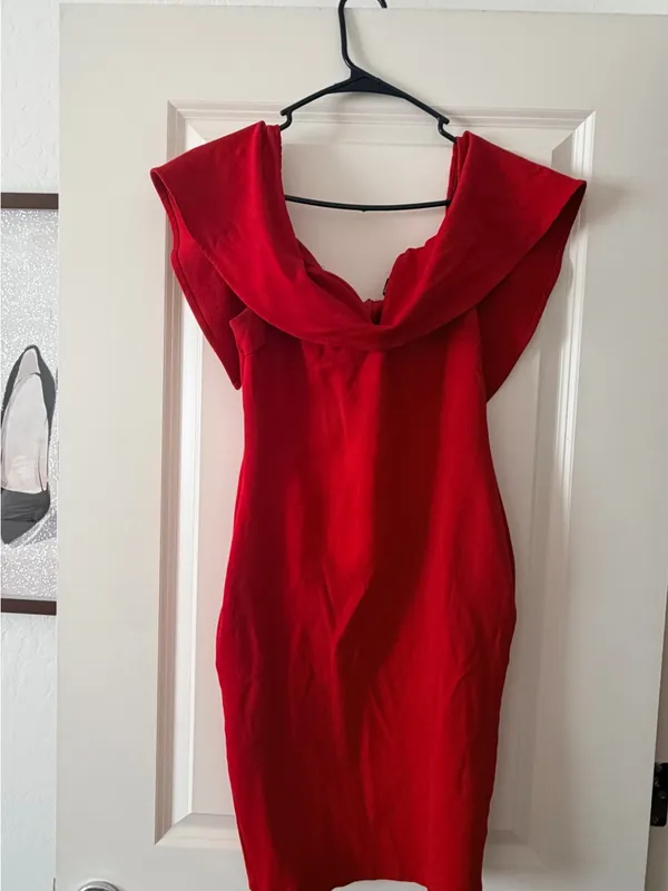 Windsor Off Shoulder Red Sheath Dress - Image 4