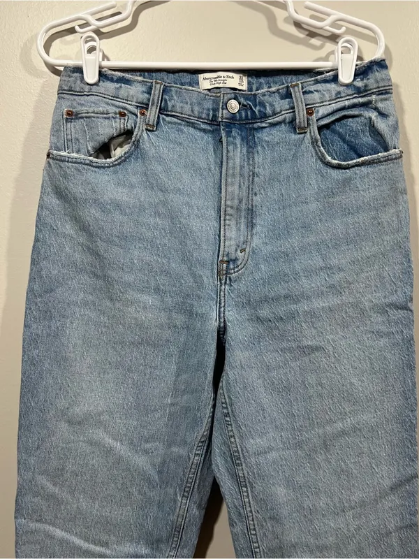 Abercrombie & Fitch Women’s The 90s Straight Ultra High Rise Jeans Size 31 - Image 2