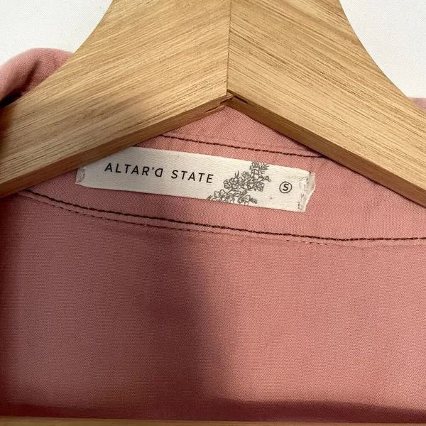 Altar'd State pink‎ button down jean jacket style cotton rayon women's S raw hem - Image 3