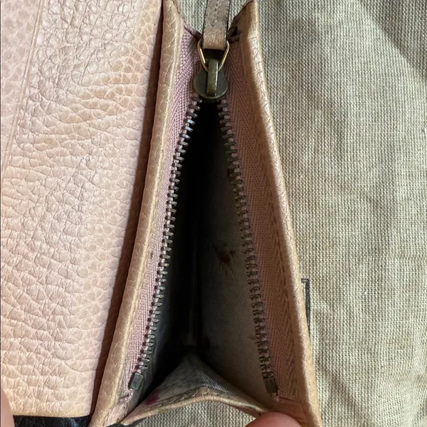 Gucci Marmont Black Leather Wallet with Gold Bow Logo and floral lining - Image 7