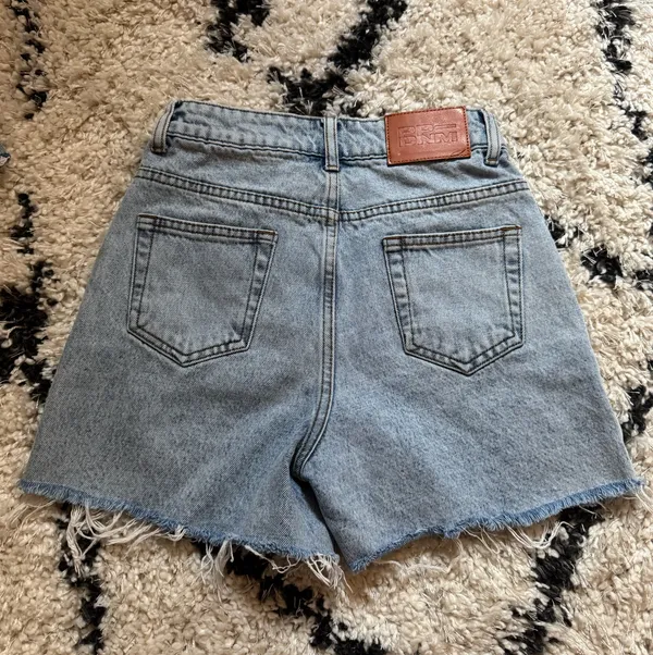 Princess Polly Light Wash Jean Shorts - Image 3