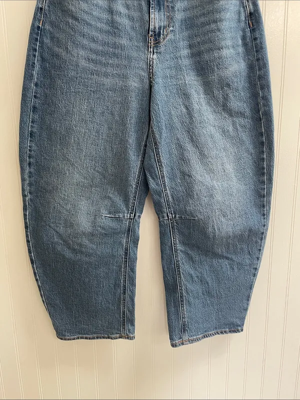 OLD NAVY High-Rise Wow Barrel Leg Jeans Medium Wash Denim Size 6 Short - Image 9