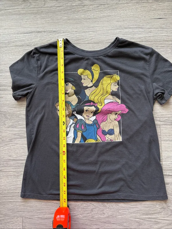 Disney Black Short Sleeve Tee with Classic Princess Portraits Size M - Image 4