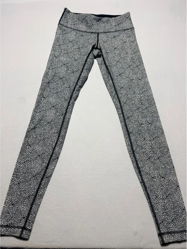Lululemon Women's Size 4 Black and White Floral Leggings - Image 4
