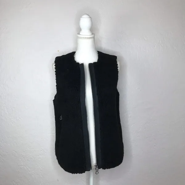 Madewell Women's Black Sherpa Faux Fur Zip Sleeveless Vest Size‎ Small - Image 4