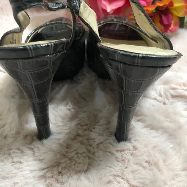 Nine West gray faux alligator material heels - Image 8