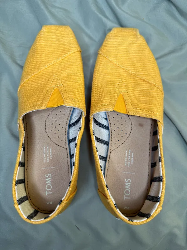 Yellow Toms women’s 8 - Image 3