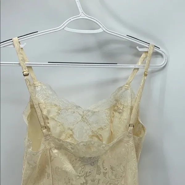 Vintage Gold Label Victoria’s Secret nightie lace accents cream sz M sexy - Image 5