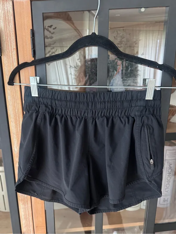 Lululemon Tracker Shorts running low rise V *4" Black swift liner - Image 2